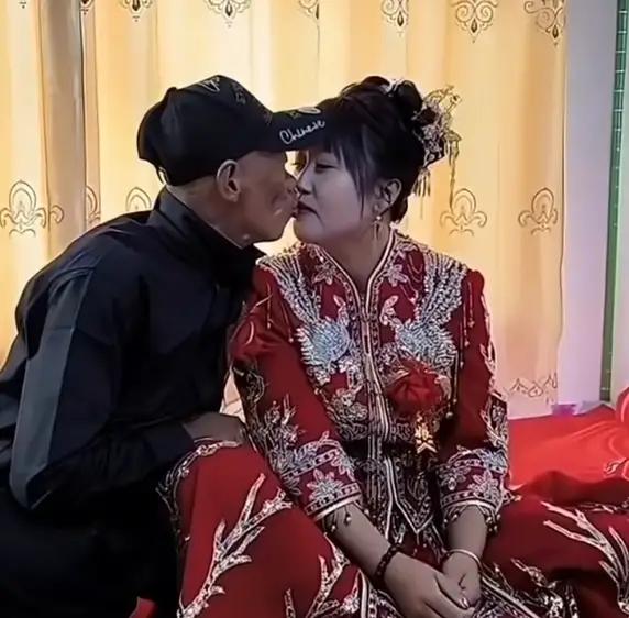 “这婚结得，比电视剧还抓马！”

9月17日，陕西农村一场婚礼刷屏：新娘33岁，
