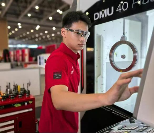 年少吃苦和年老吃苦，哪一个更苦呢？
 同样是吃苦，年少吃和年老吃，根本不是一回事