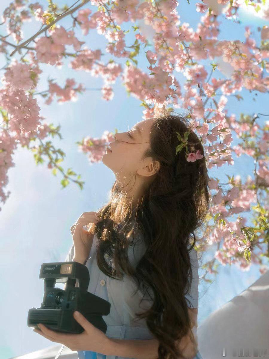 寒冷的季节从你这里夺去的幸福，温暖的4月，会全部都还给你。🌸#爱是一种能力恋爱