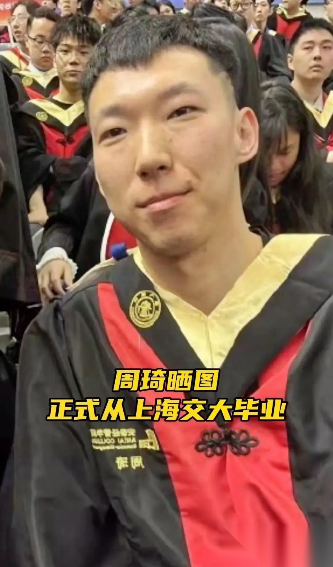 CBA本赛季八强球队中学历最高的十位球员:
陈盈骏(北京队)紧随其后的，是王少杰