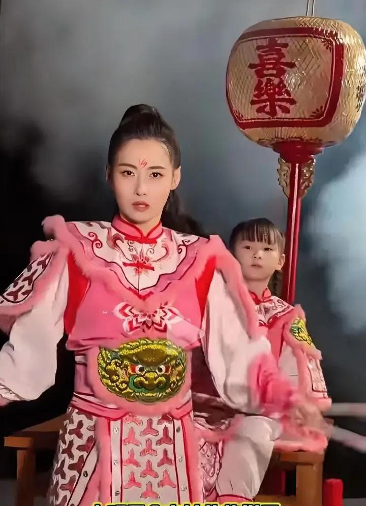 看了一下完整版，原来是启初的广告片[捂脸]不管怎么说，确实带火了英歌舞
别小看这