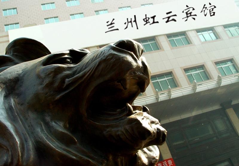 宾馆被判担责
关于“未满14岁未成年被强奸，宾馆被判担责”这一判决，我的核心观点