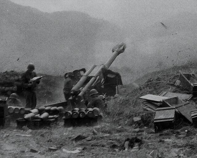 对越自卫反击战，敌方暗堡令我军束手无策，一炊事员急道：让我来
这个人就是何国安。