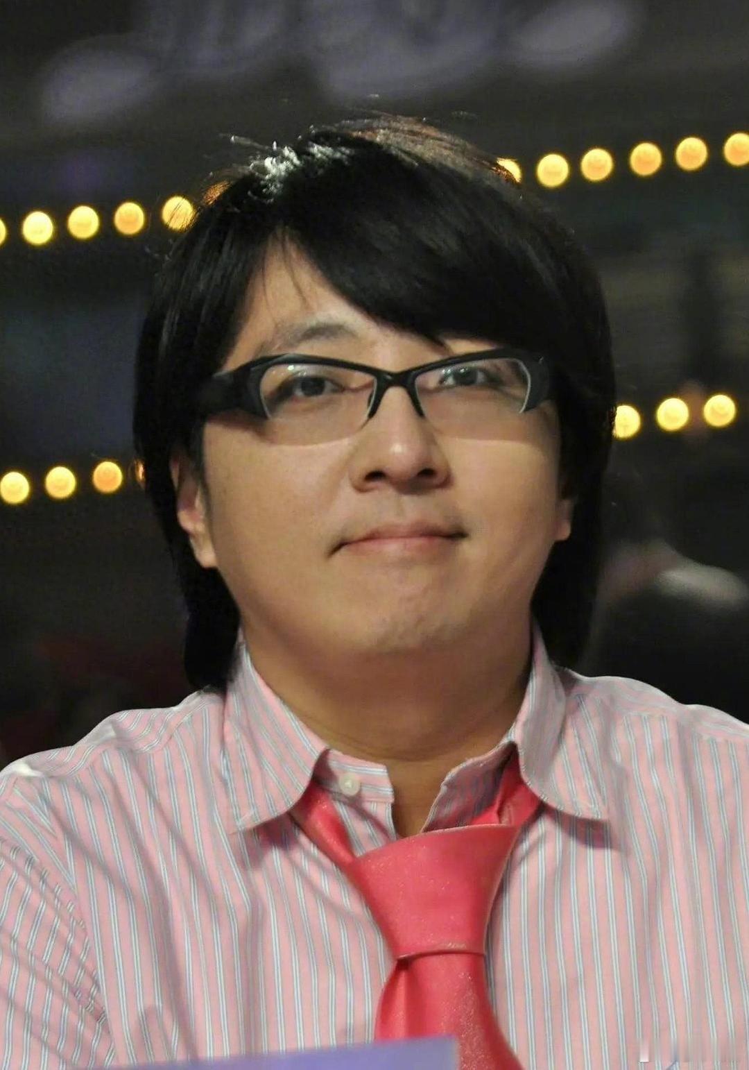 知名音乐人袁惟仁病逝，享年57岁。袁惟仁2018年7月在上海时因意外跌倒，引发脑