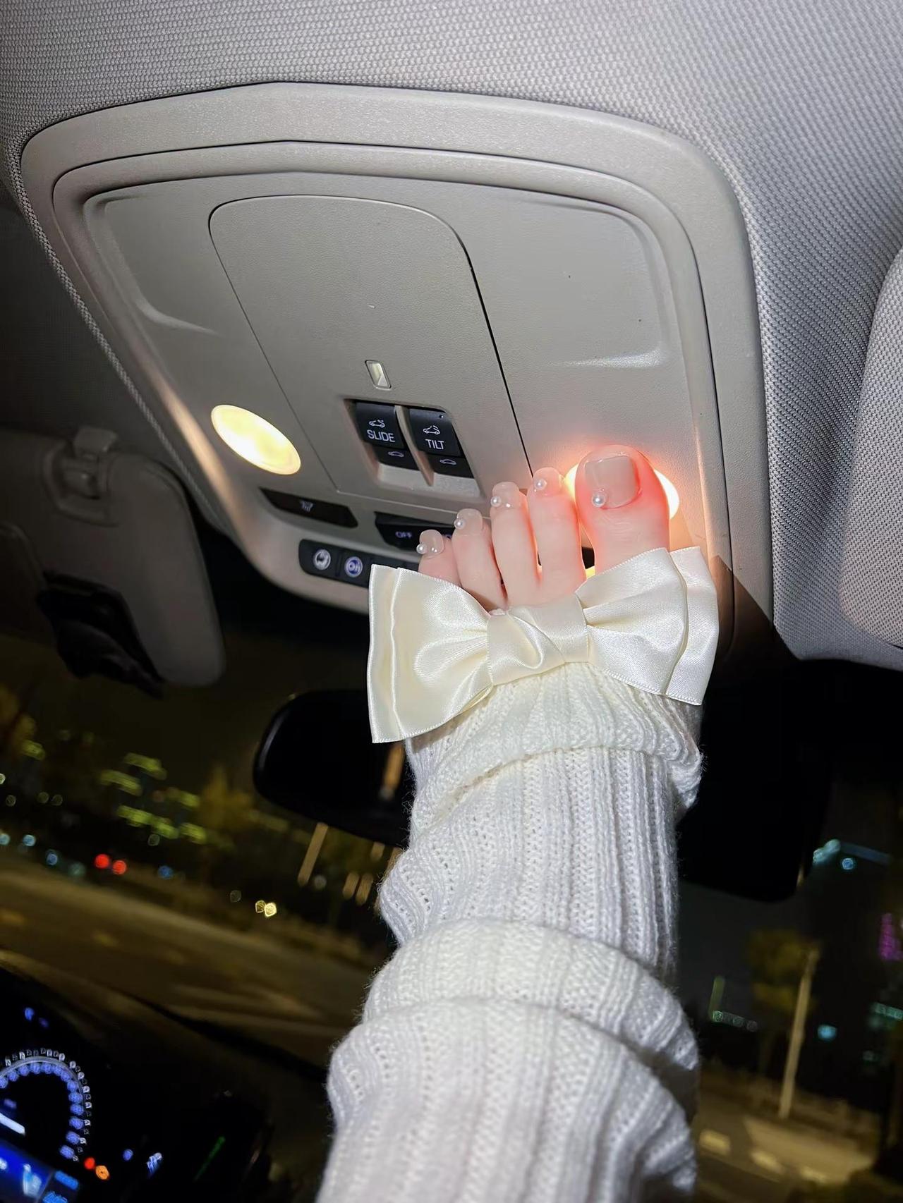 今天是粉色脚美甲美甲比我先过夏天