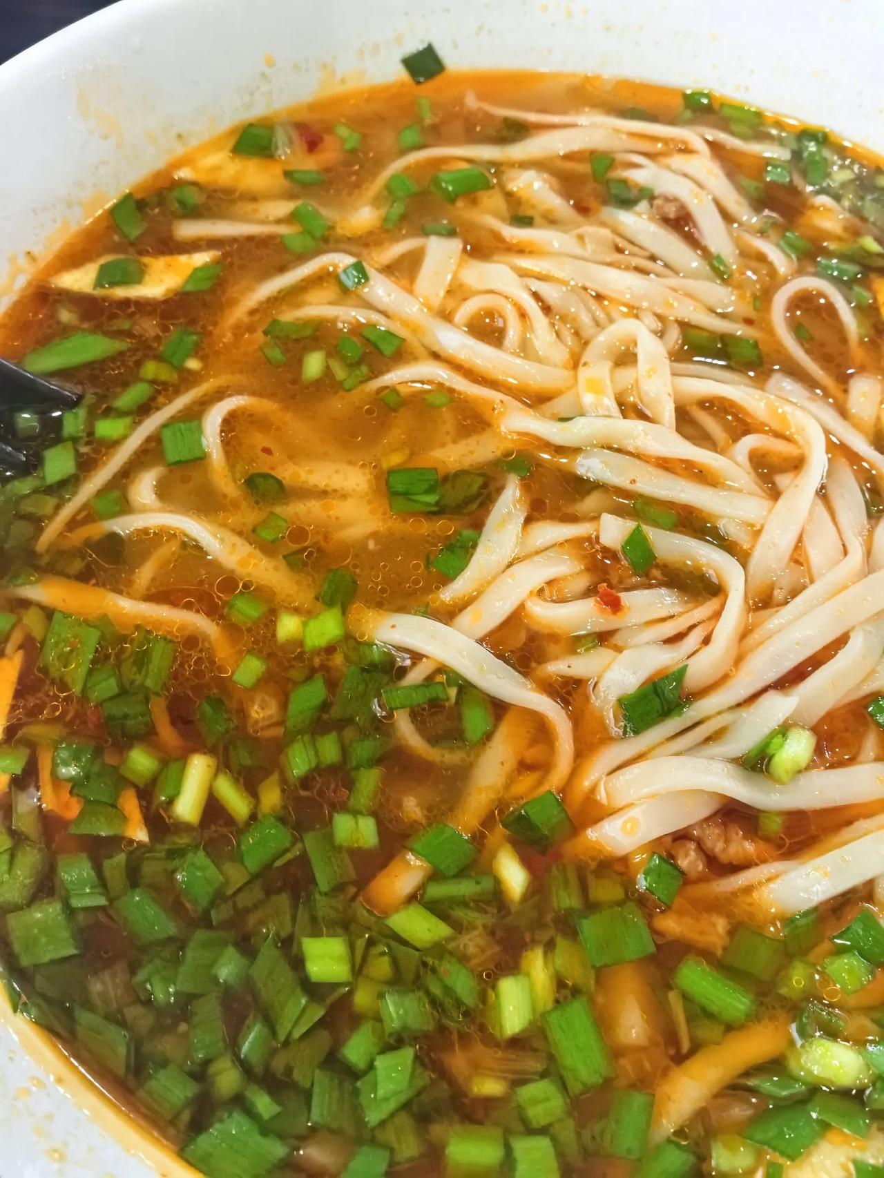 你们平时喜欢吃面食吗?
我在甘肃天水出生，后来全家搬到了新疆，对面食情有独钟。