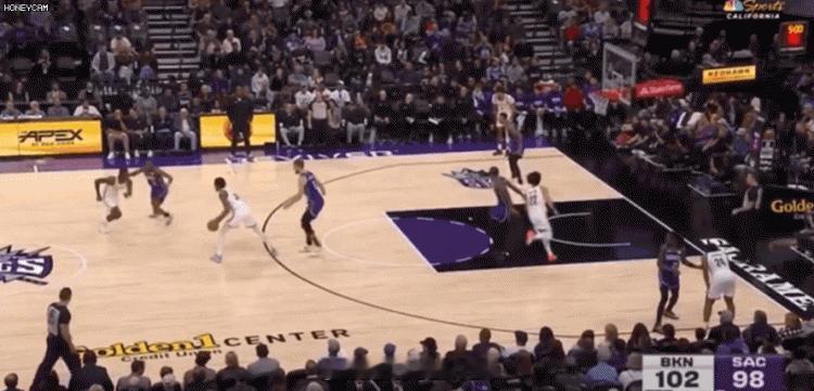 今天NBA常规赛篮网客场击败国王的比赛中，篮网球员米尔顿上演了一次匪夷所思的走步
