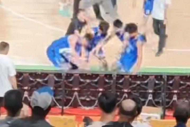 今晚U21联赛冲突初步的处罚方案：辽宁u21和山东u21取消今年u21联赛继续比