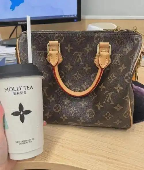 [月亮]中国就有的四叶花纹样，为何LV能胜诉？茉莉奶白千万赔偿是否合理？


奢