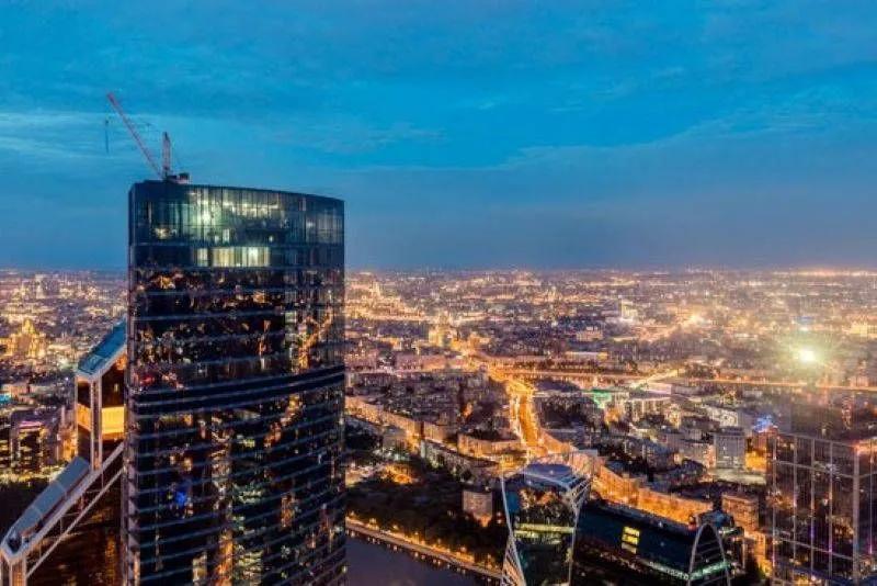 乌克兰文化人物：泽连斯基试图通过袭击莫斯科市来破坏俄总统的平衡 今天早上，一些据