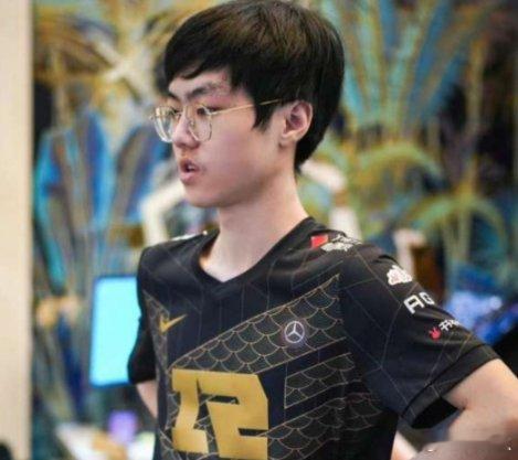 那些以天才之名出道，却又原形毕露的选手里，你印象最深的是谁?2025LPL 英雄