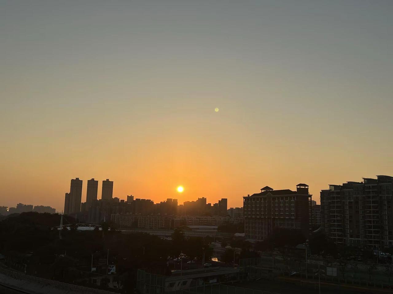 我在人间贩卖日落