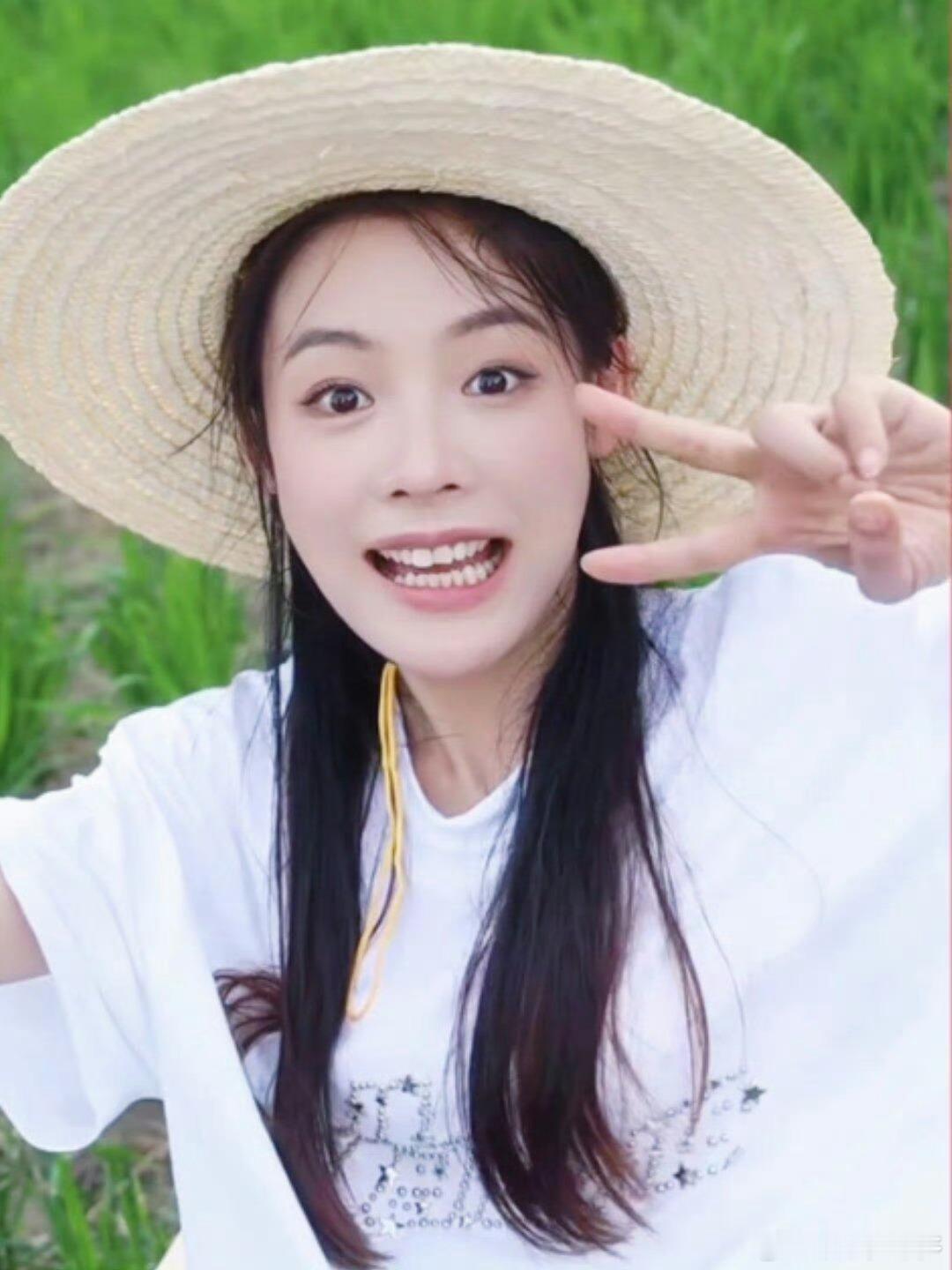 陈丽君撒娇式砍价陈丽君小猫撒娇综艺里的砍价名场面彻底出圈，台上锋芒万丈，台下温柔