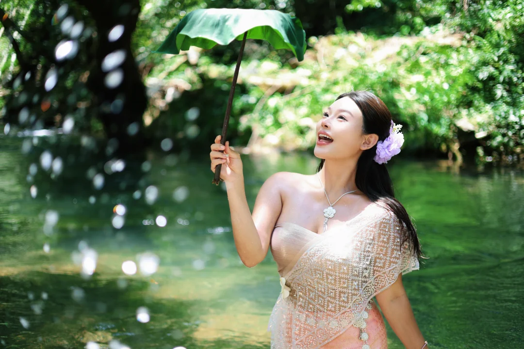 没有人能拒绝泼水节的热情 傣族姑娘 他们说我的照片美得像画 傣族服饰 ...