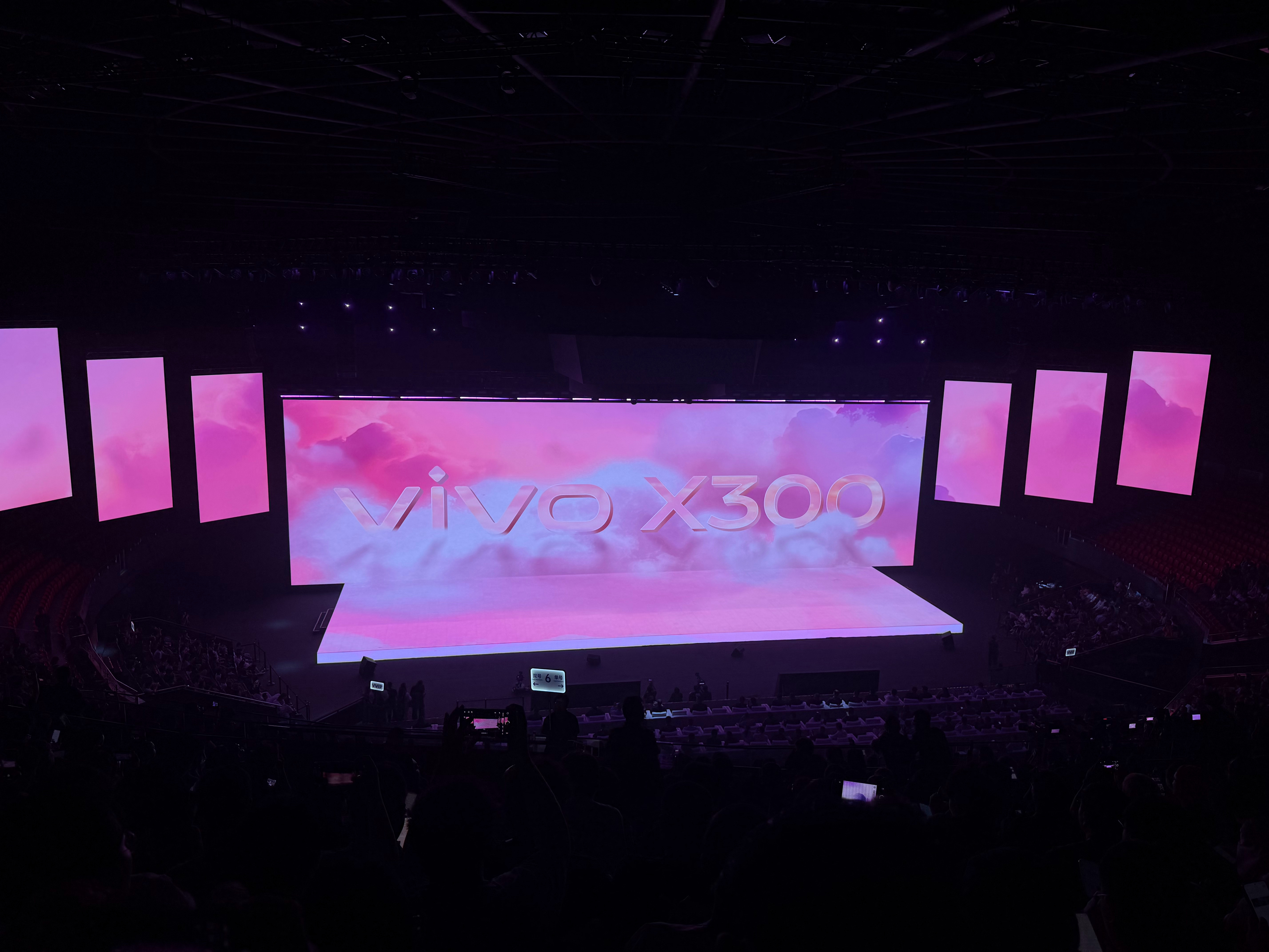 蓝厂在一定程度上确实让发哥站起来了，X80那一代最为明显，现在 2025 年大旗