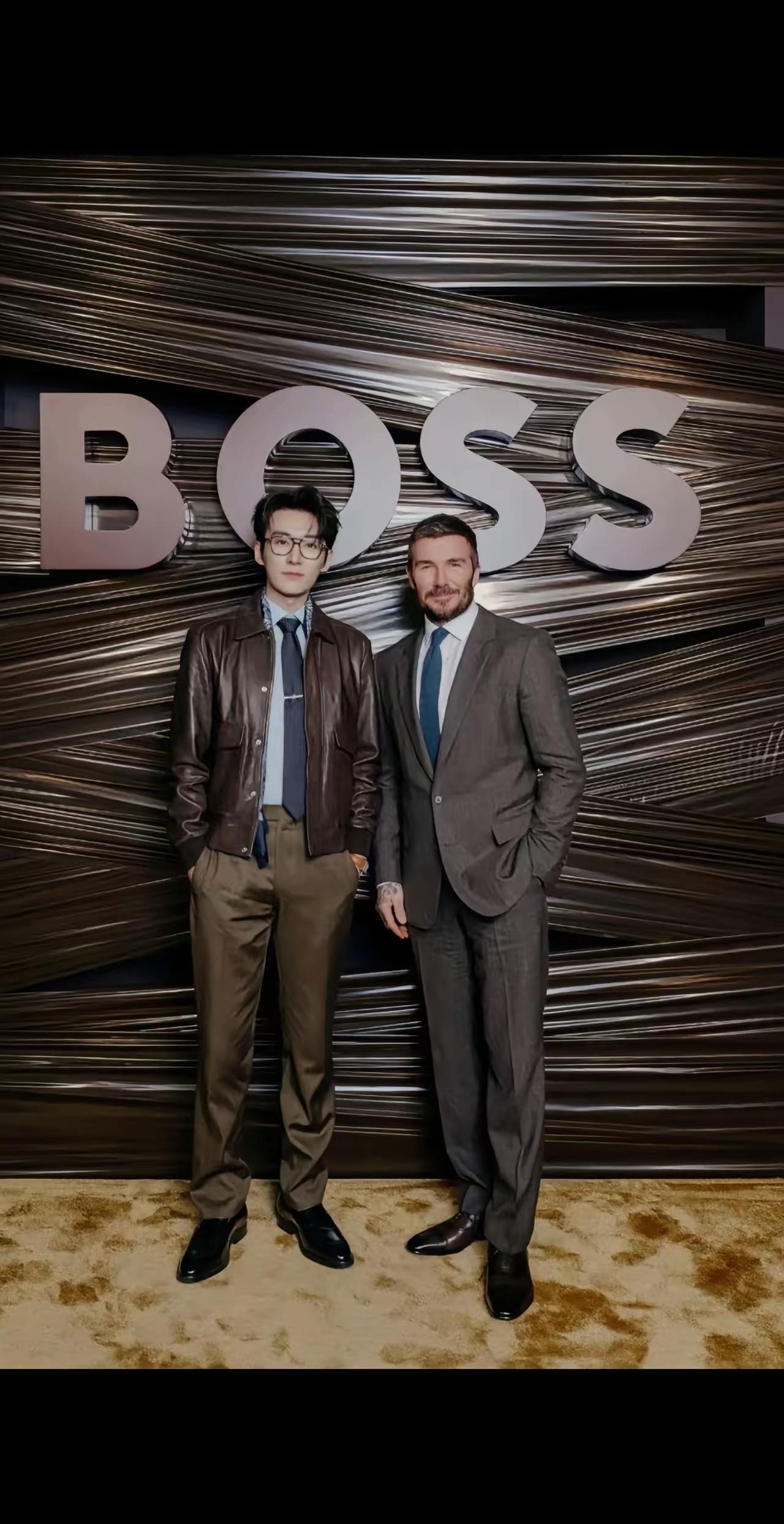 刘学义终于被某品牌“相中”啦，此次与贝克汉姆同框，气场分毫不让。
2026年于意