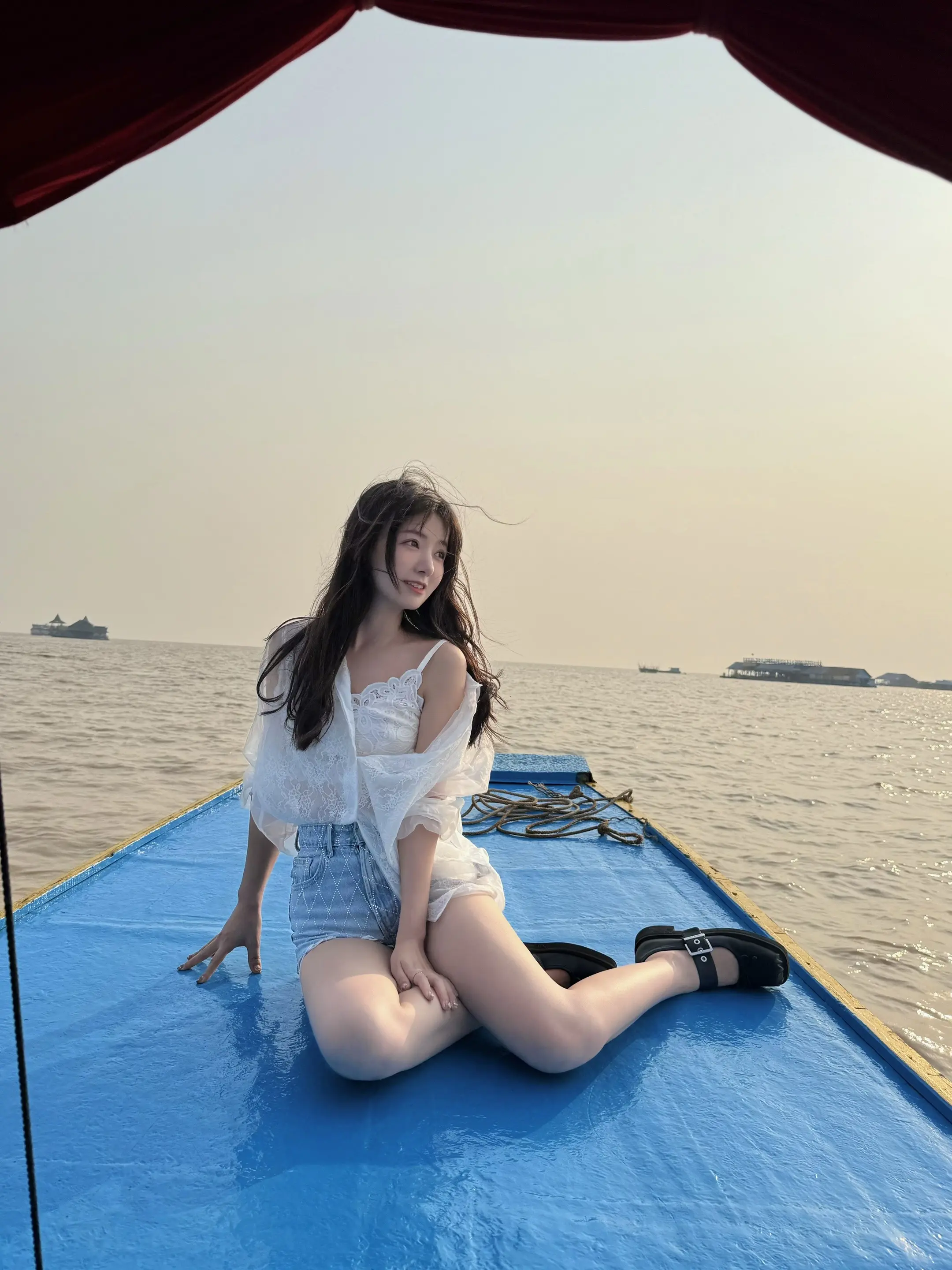不值得。要把时间浪费在感受世界上