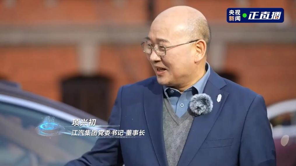 看了今天的央视直播，尊界S800堪称行走的国产工艺美学典范。直播里的每一个细节，