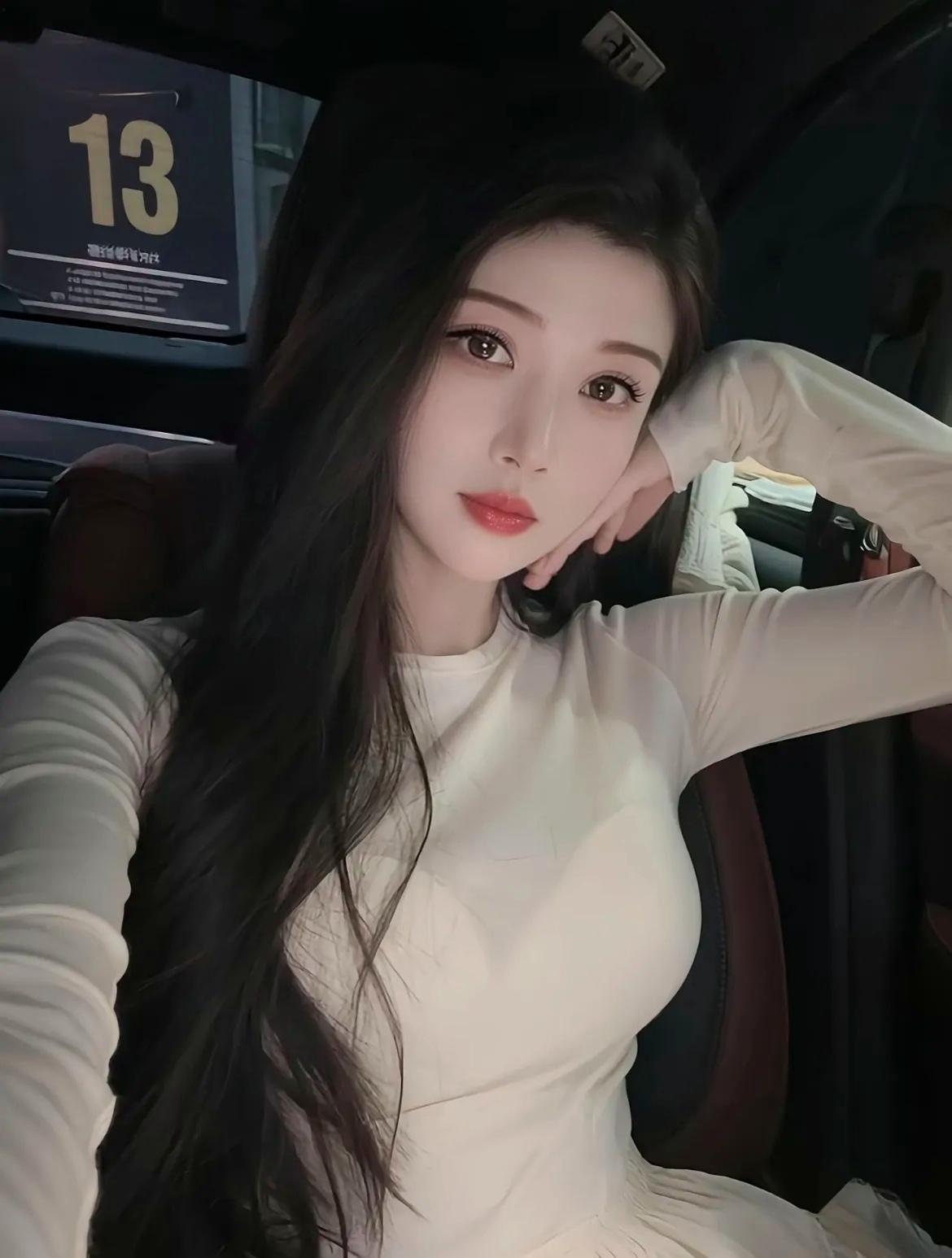 月色如水，美人如画