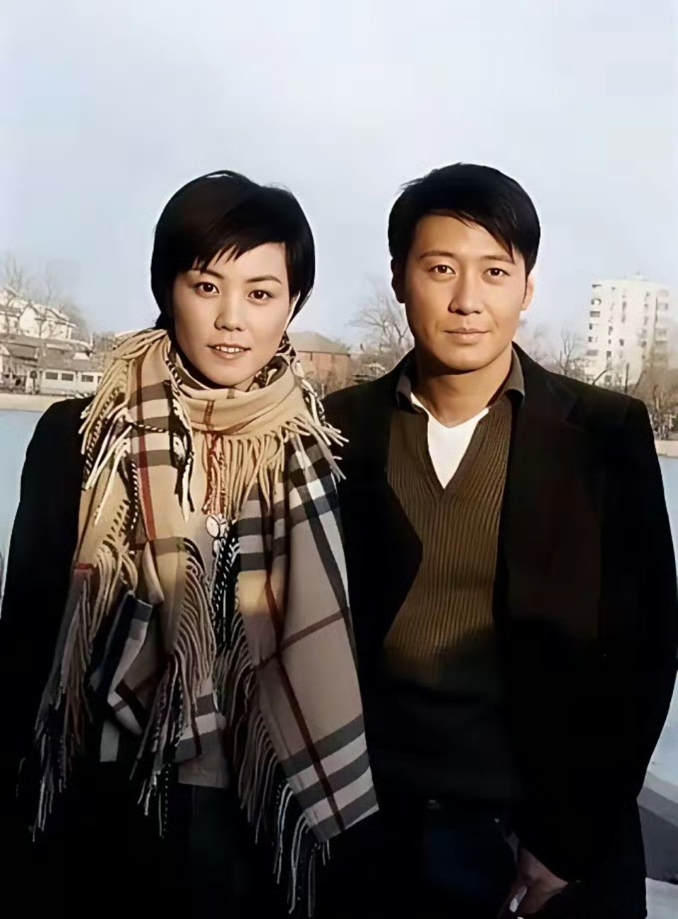 九十年代，王菲与黎明在北京后海公园！ 