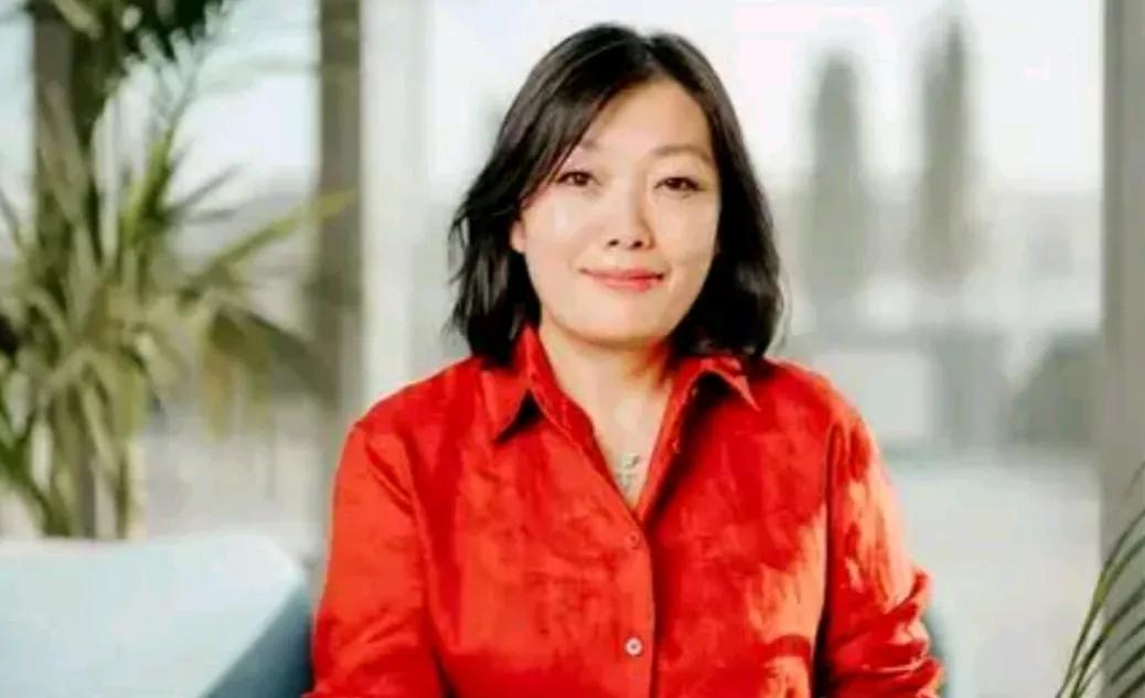 俄媒报道，当地时间24日，俄最大电商平台“野莓”集团创始人塔季扬娜.金，在接受采