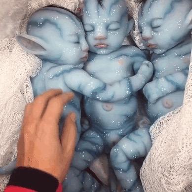 看电影阿凡达孕妇正在生产时，一个小男孩说：好恶心。 我在想这个男孩以后就是那种嫌