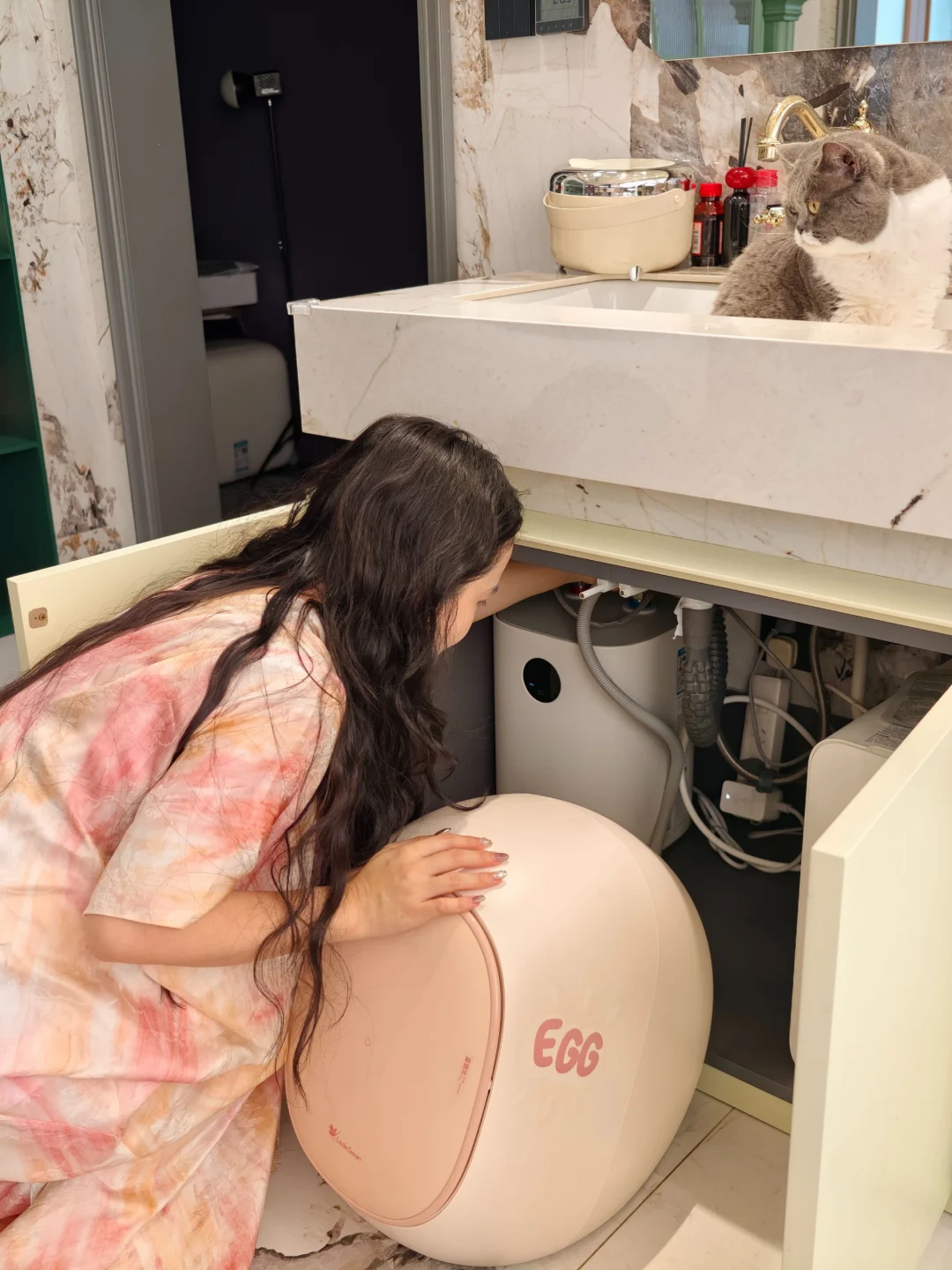 精致浴室藏着这颗小鹅蛋让内衣洗烘变享受！
