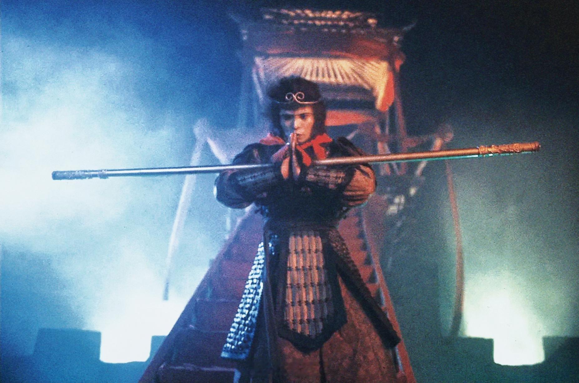 周星驰剧照拾遗戴上金箍不能爱你，脱下金箍却又无力救你，月光宝盒让至尊宝穿梭时空成