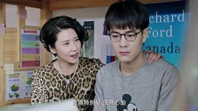 陪读妈妈建议：
不要跟孩子太亲近，这样会毁了他们。

很多陪读妈妈天然认为，我把