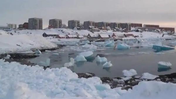 上联：泰岳擎天凝浩气
下联：黄河接海汇祥云