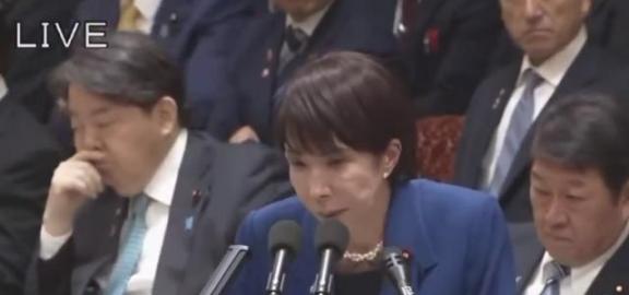 日本议员质问高市早苗：战火扩散到全日本，怎么办？她的表情明显慌张了。

2025