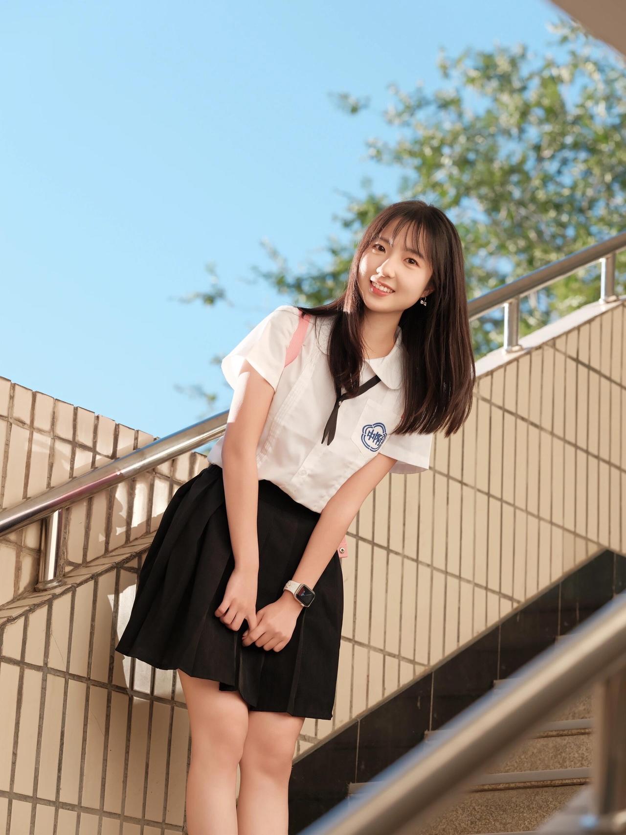 人间最踏实的幸福，从来都不是大富大贵，而是古人笔下的：家人闲坐，灯火可亲。
 