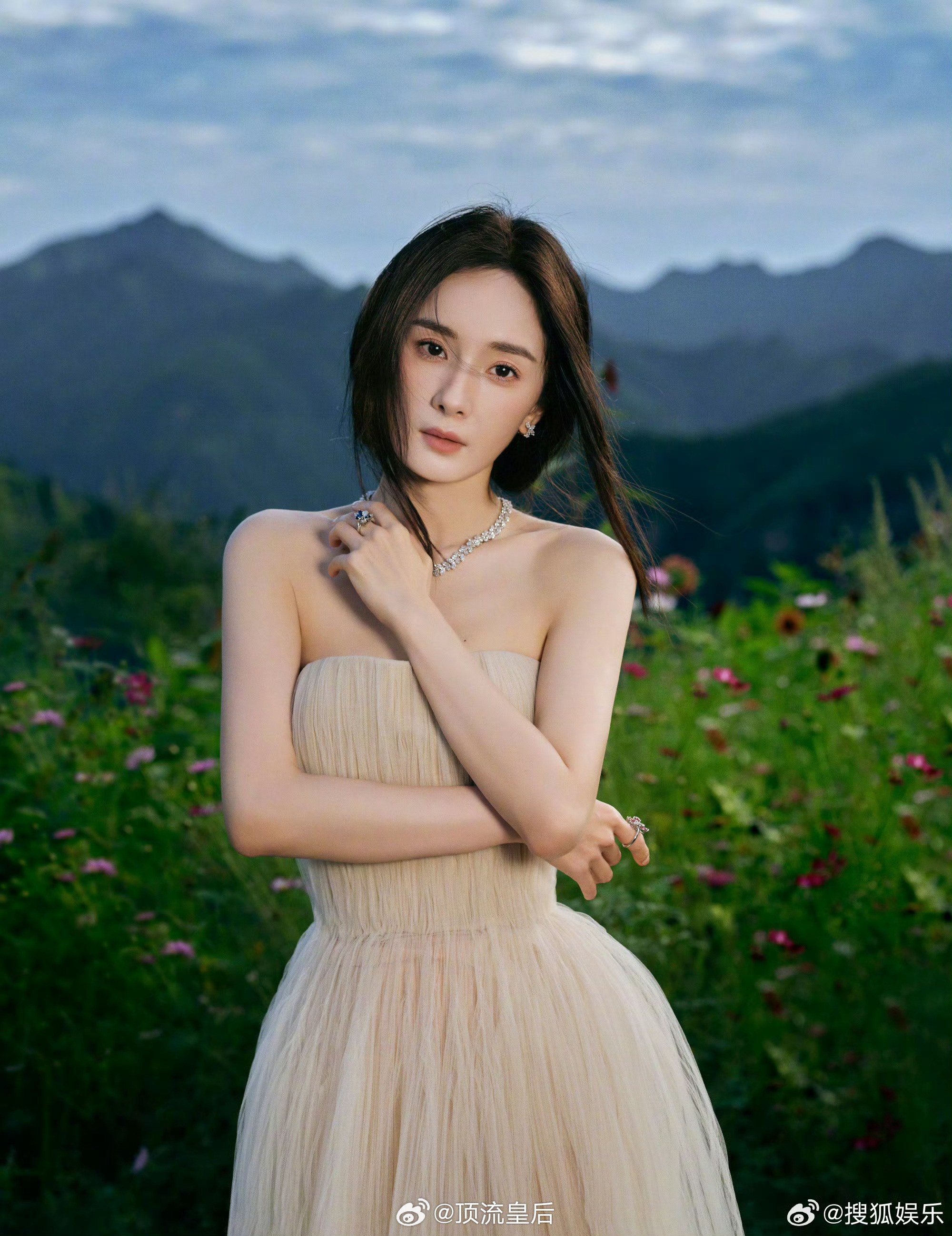 祝长红20年的顶流🌸，商务价值top，作品爆款频出的杨幂生日快乐，祝咱幂姐永居