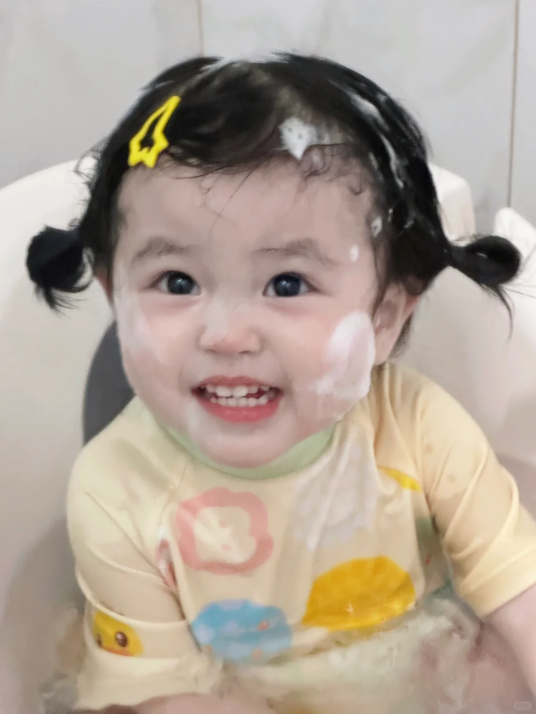 她好像一只小黄鸭 gagaga～