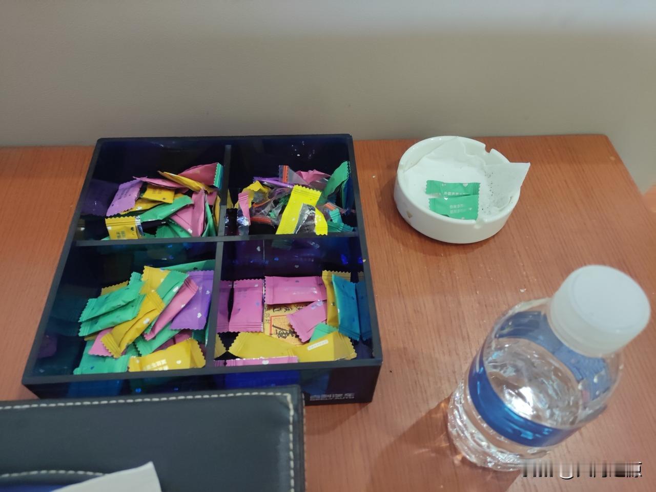 十多年前，到汽车4S店无论是买车还是保养，客户都会享受到“尊贵”服务，工作人员鞍