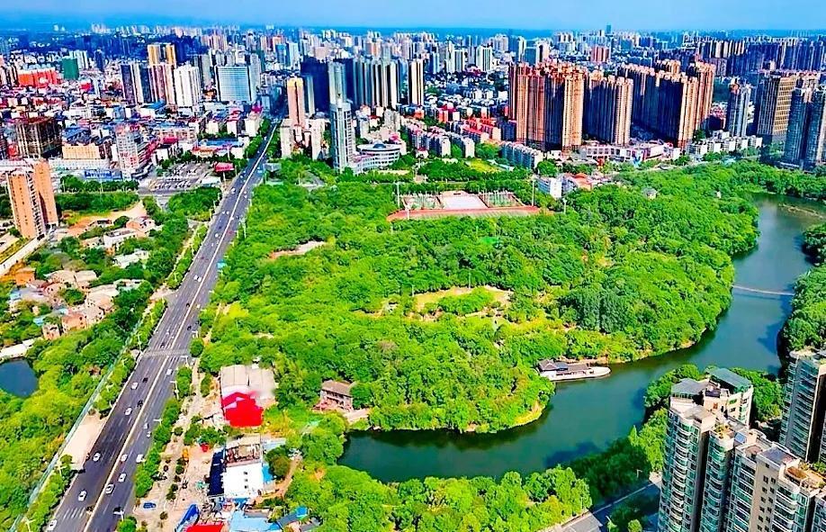 #秋日生活打卡季#看看衡阳市区，这老百姓生活的多幸福，有没有高楼无所谓，重点是老