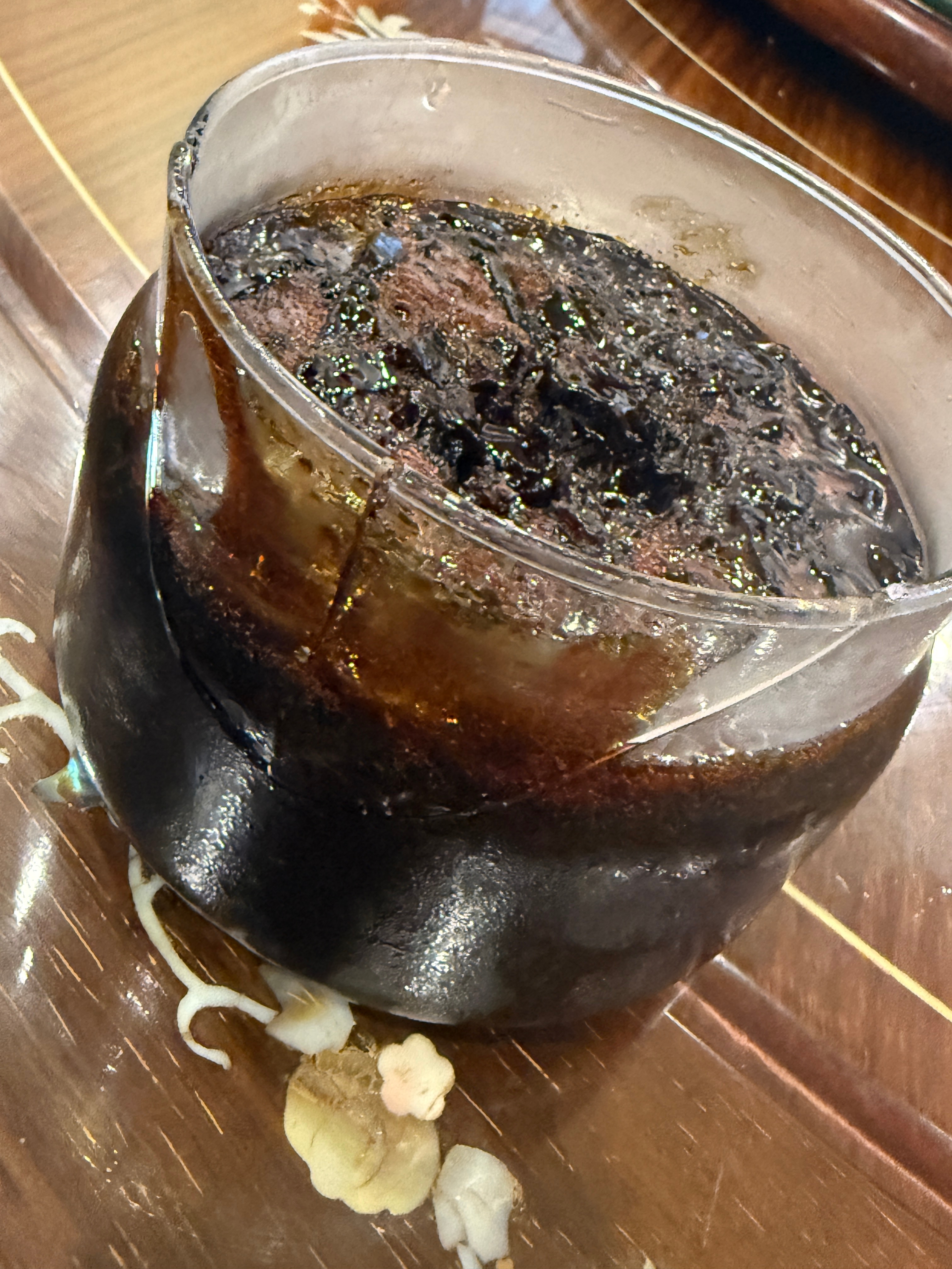 芭比Q了，昨天熬的陈皮玫瑰膏太稠了，以至于今早挖膏把玻璃瓶都搞裂了我想给它换个瓶