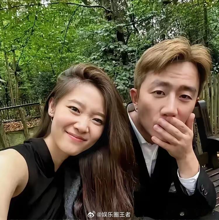 这届网友要笑死我啊[捂脸][捂脸]明明郎才女貌相当养眼～是谁说的一句黄轩的手，真