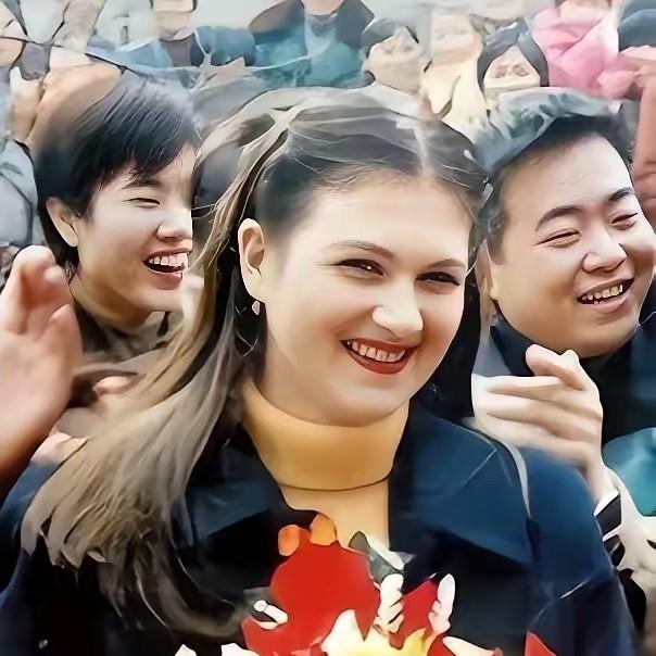 23岁乌克兰女子，远嫁给河南穷小伙，婚姻8年，生下3个儿子，但本该幸福美满的婚姻