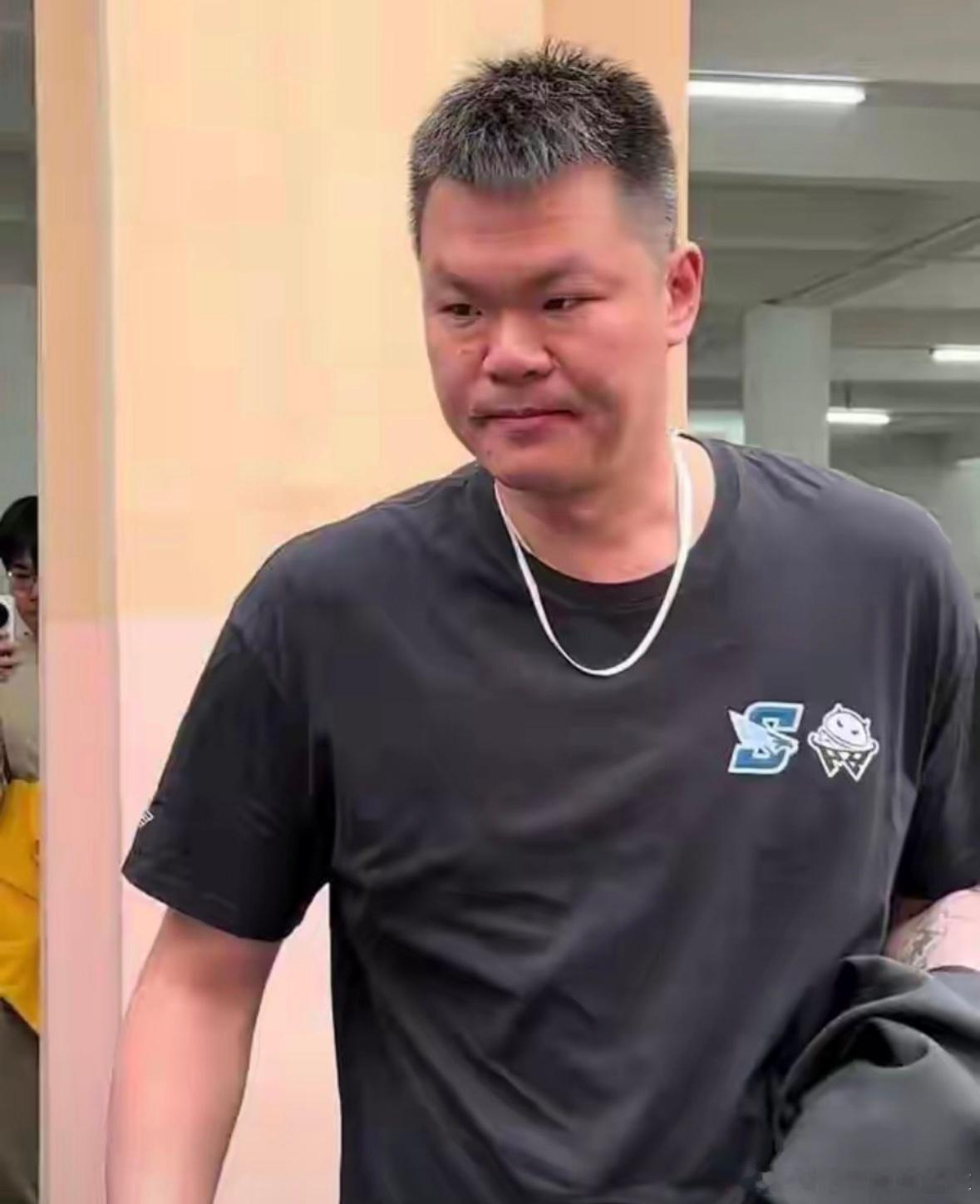 广东宏远男篮荣誉顾问朱芳雨发文反思亚运失利：成绩不会陪任何人演戏，中国篮球该醒醒