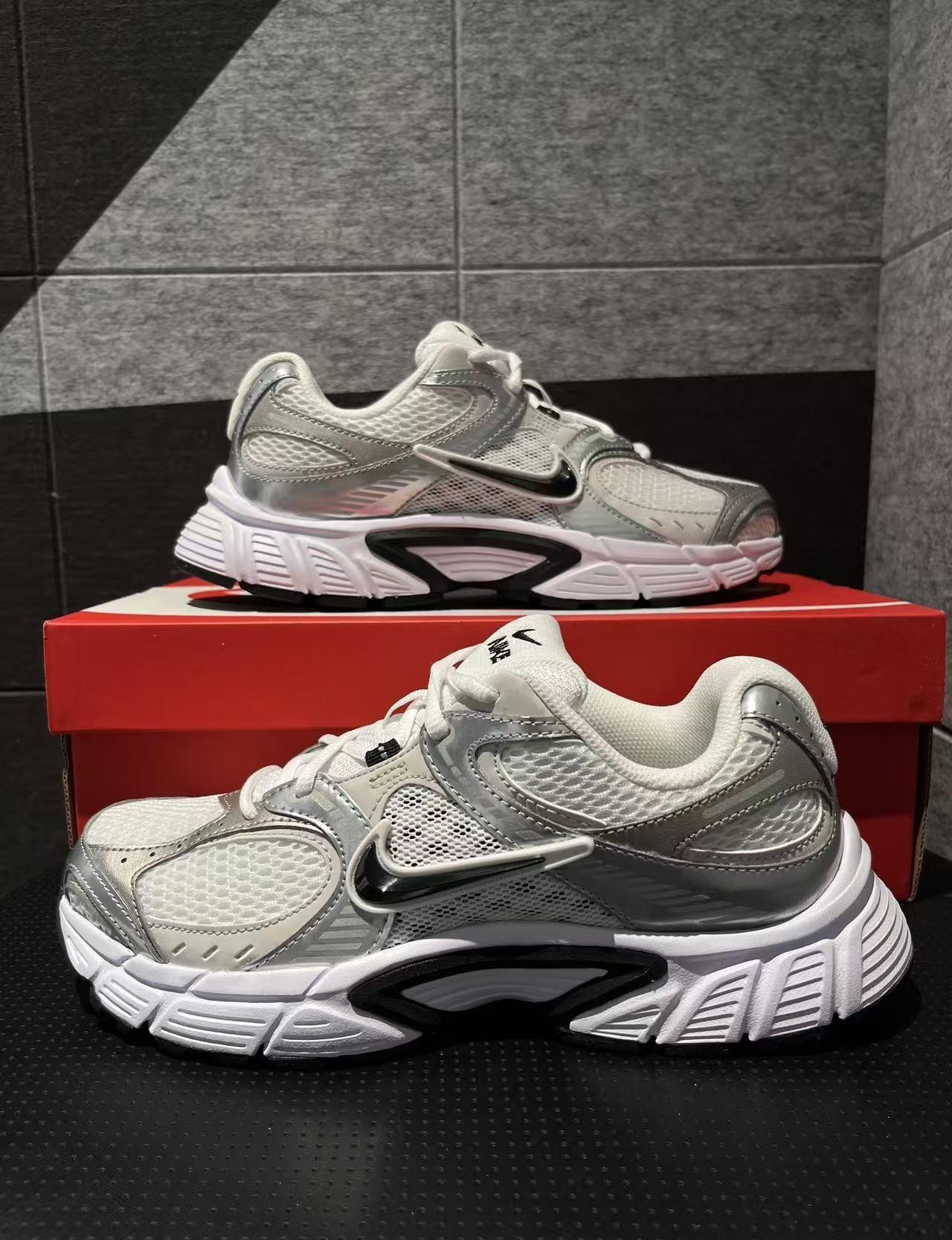 耐克：展柜里的运动鞋记
📍福州 NIKE(滔搏五四北泰禾广场店)
耐克——复古