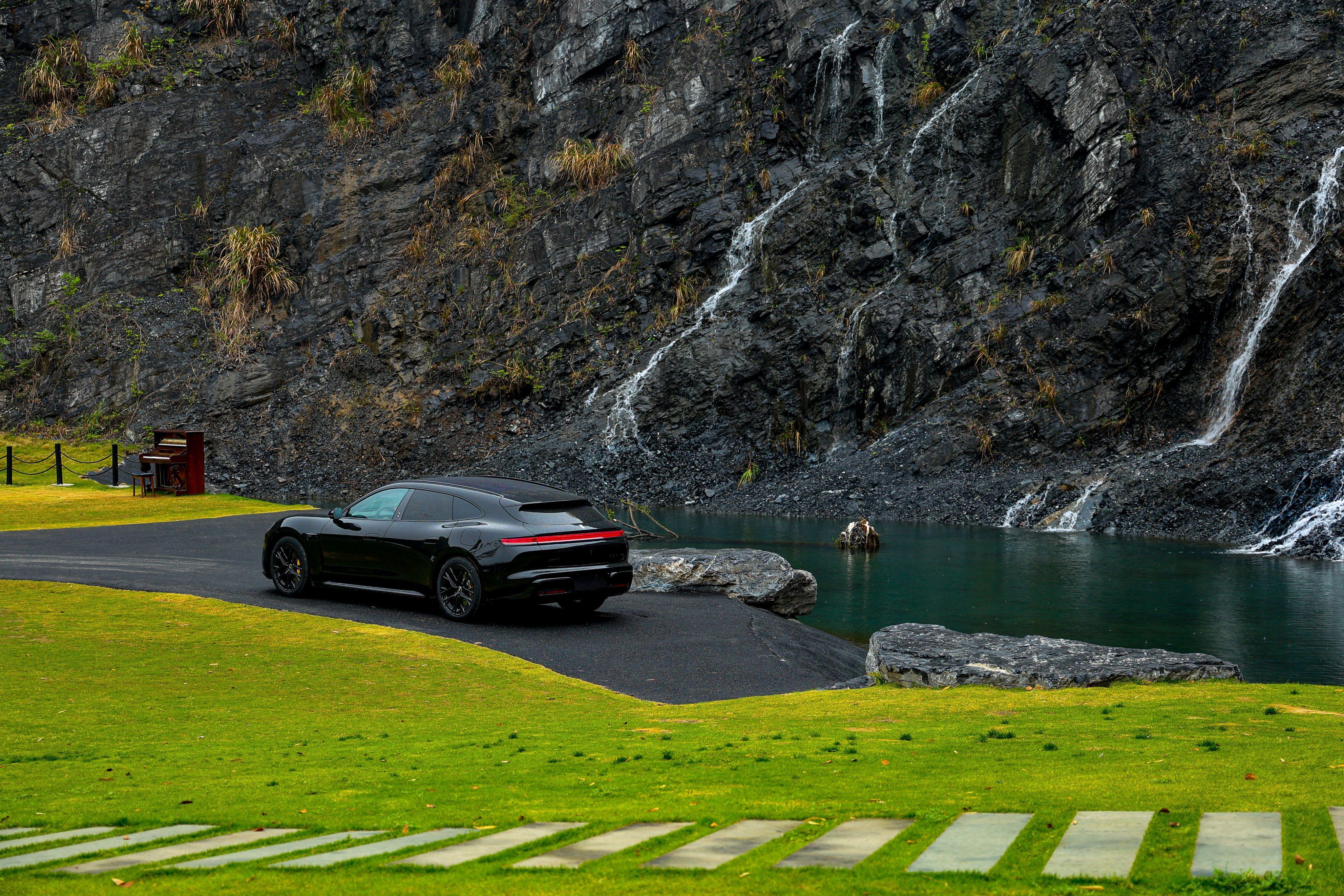 安全与安心，是尚界Z7在动态评测中最亮眼的标签。搭载华为乾崑智驾ADS 4.1系