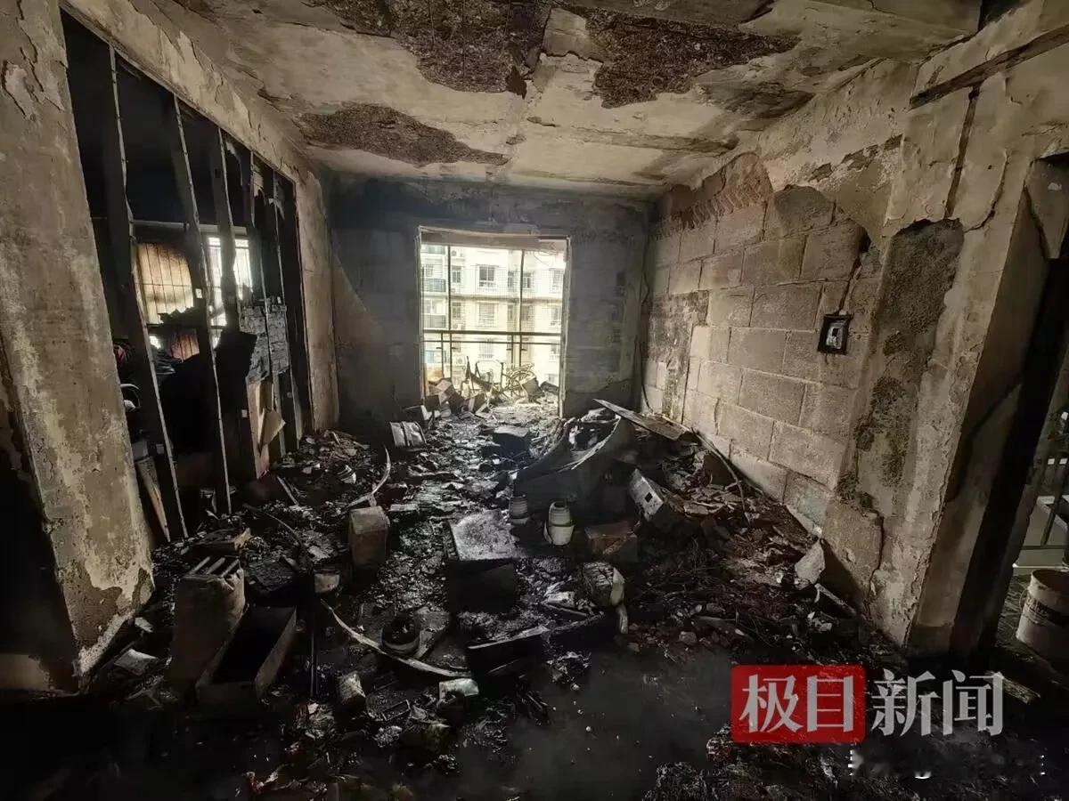 武汉一物业公司失职被罚4.85万元

3月19日凌晨4时9分，武汉市汉口一住宅小