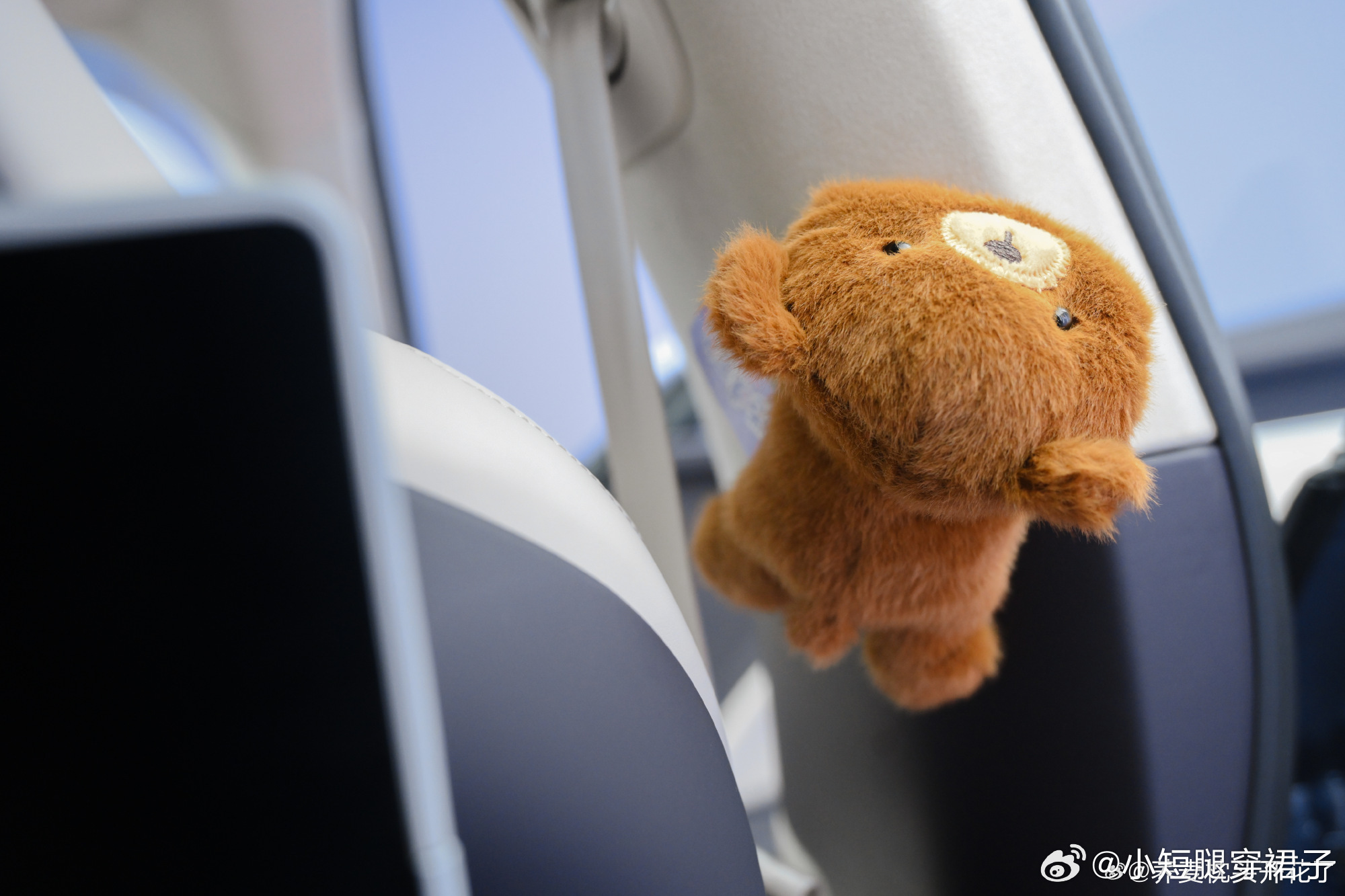 尚界Z7静态评测首发常规容积，放倒即达超大空间。猎装掀背、全平贯通，露营/旅行/