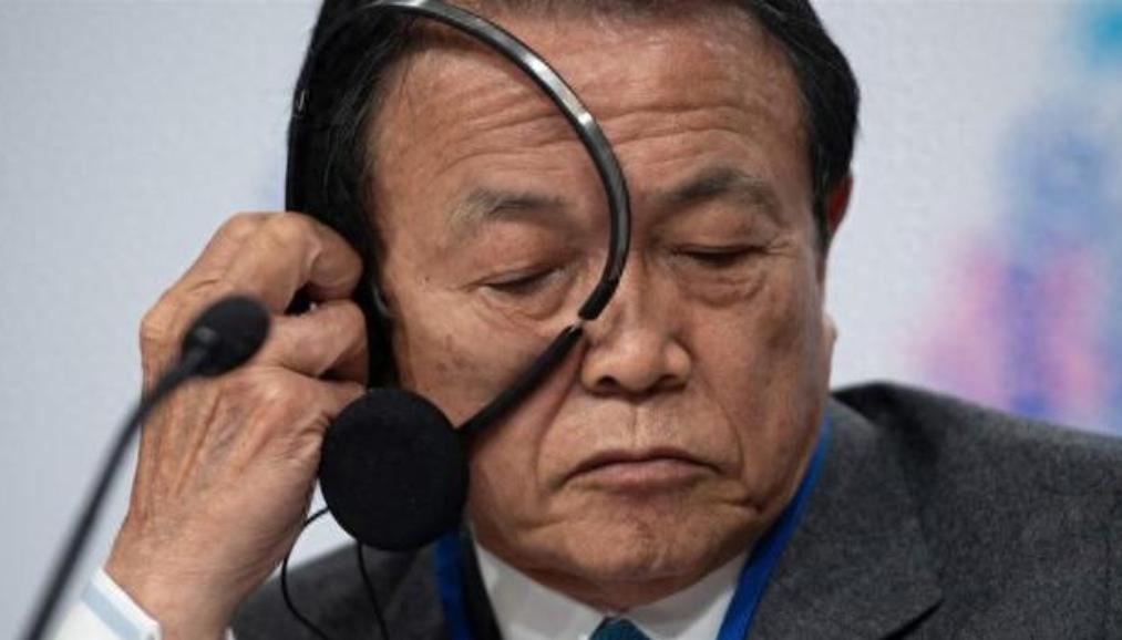 日本政坛这回直接炸了锅。首相提前大选已经遭致党内不满，而一手推动其上台的麻生太郎