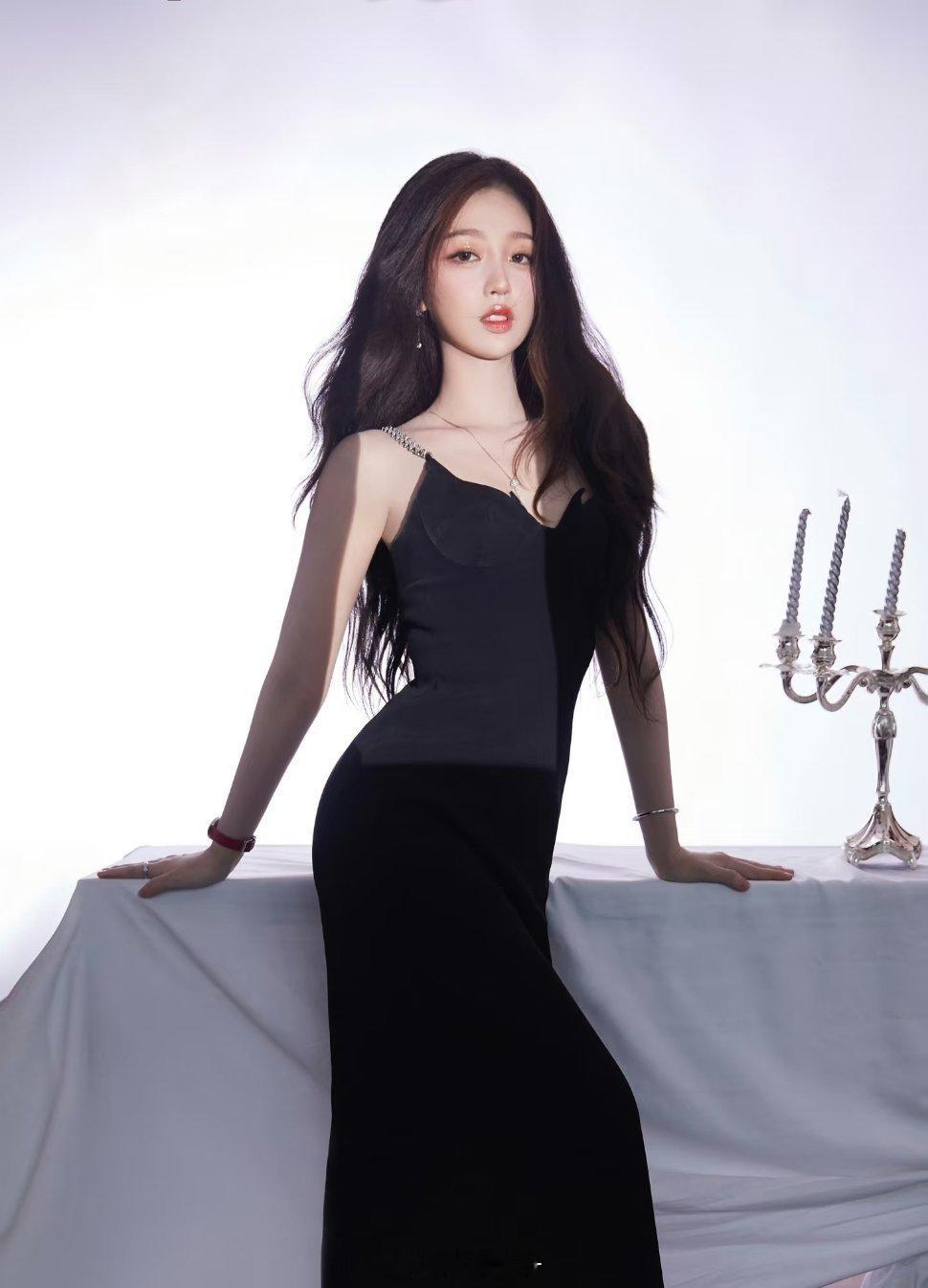 定了，虞书欣、敖瑞鹏将首次合作主演一部仙侠剧。讲的是一个女魔头转世重生之后，恰巧