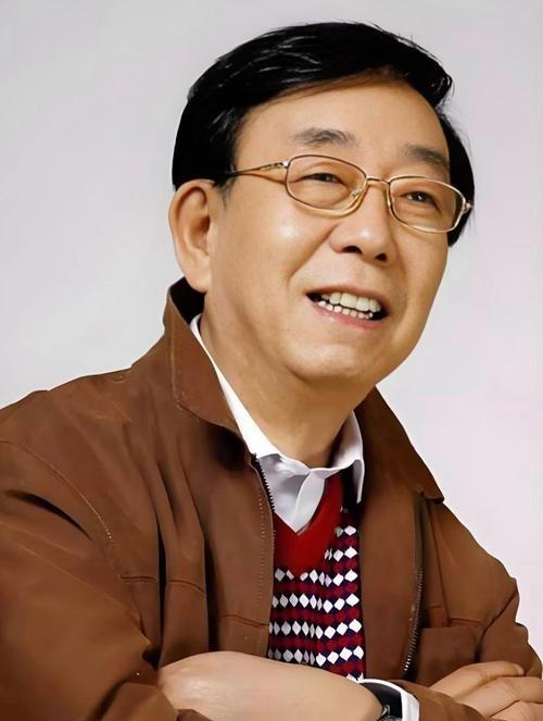 1983年，一位民工胡乱敲击饭盒的节奏被一个人无意间听到，谁曾想，就是这个敲饭盒