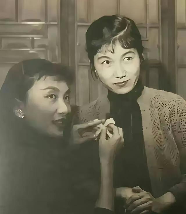 王铎：新凤霞与夏梦在一起