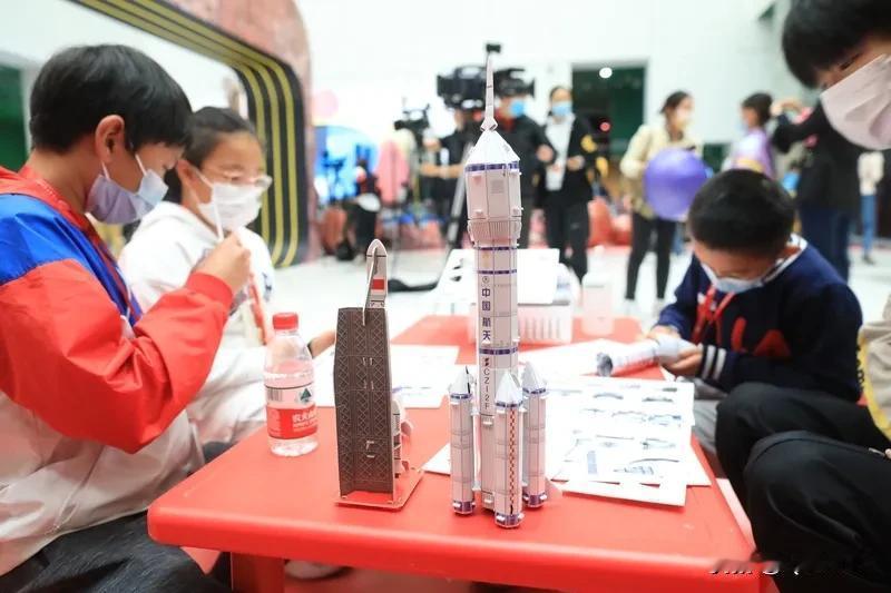 你见过有人叫钱学森钱老为“大师”的吗？在航天、航空、军工乃至于现在的高科技，包括
