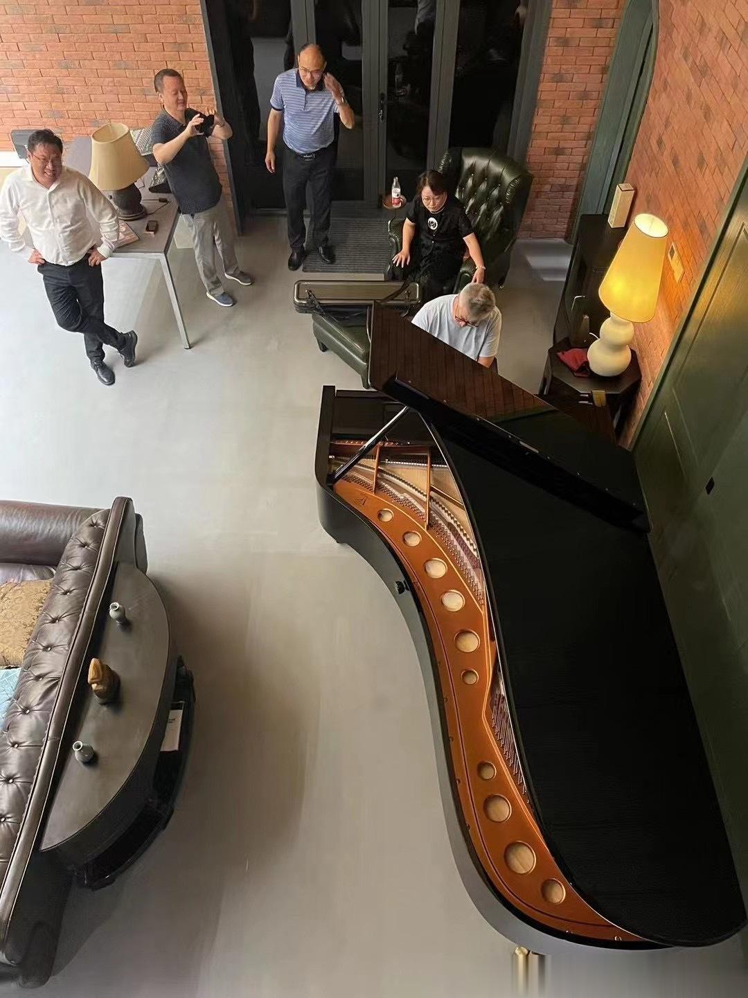 俺们听听170万元的钢琴是什么声音… ​​​
